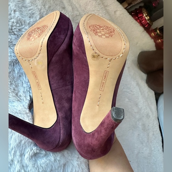 Vince Camuto Women's Burgundy Suede Heels - Picture 9 of 14